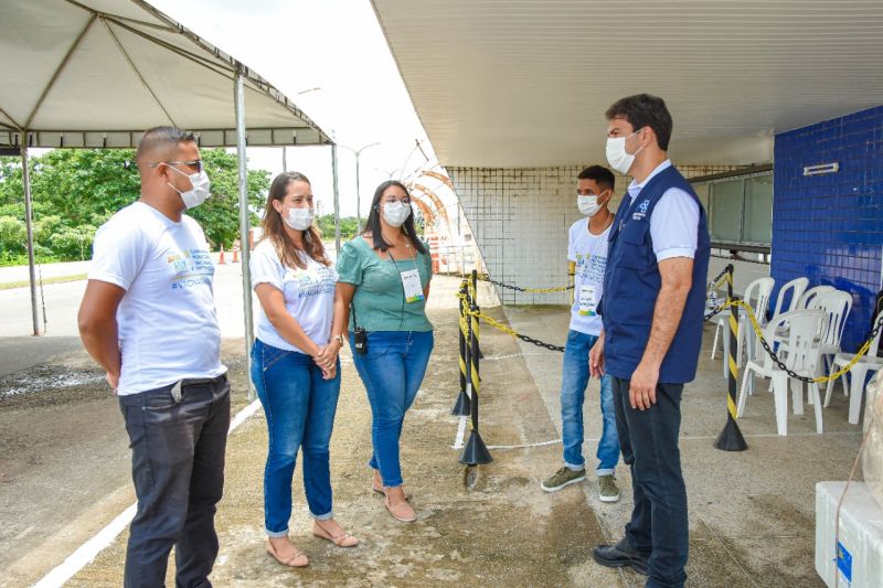 Prefeito Eduardo Braide acompanha vacinação contra Covid-19 no drive-thru na UFMA22