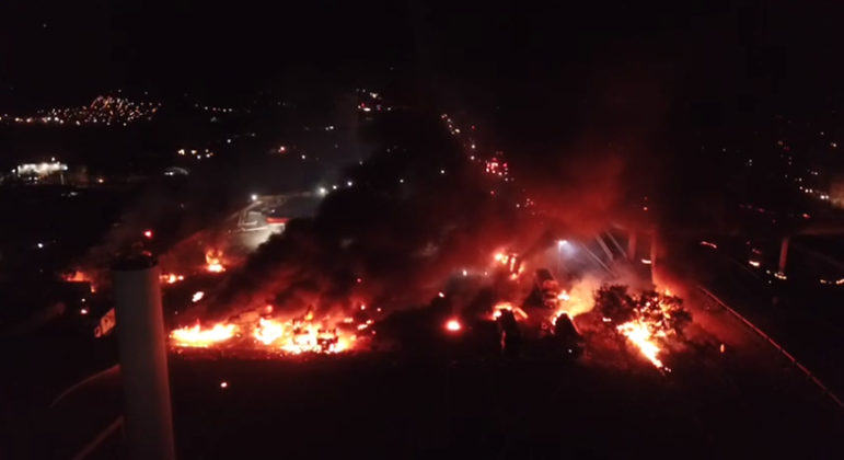 https://noticias.r7.com/sao-paulo/explosao-em-posto-de-combustivel-assusta-moradores-de-rio-claro-sp-30062021