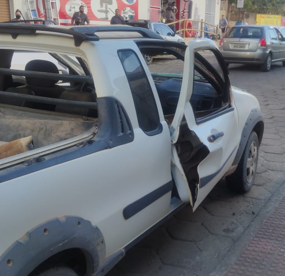 https://g1.globo.com/es/espirito-santo/noticia/2021/07/23/video-mostra-carro-estacionado-explodindo-no-es-e-motorista-saindo-ileso.ghtml