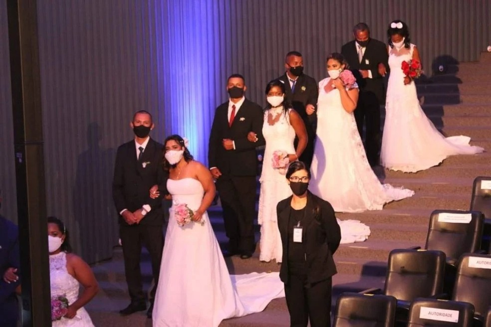 https://g1.globo.com/df/distrito-federal/noticia/2021/04/05/casamento-comunitario-durante-pandemia-vai-contemplar-40-casais-no-df-veja-como-participar.ghtml