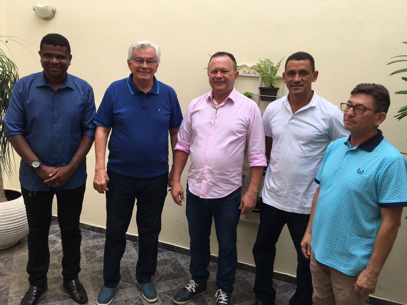 Chicão da Parabólica ao lado governador Carlos Brandão e do deputado estadual Arnaldo Melo